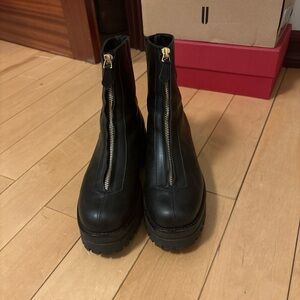 Italian Leather boots. Worn only once. Box included